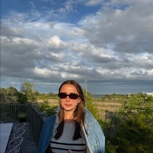 Meet your Posher, Emily